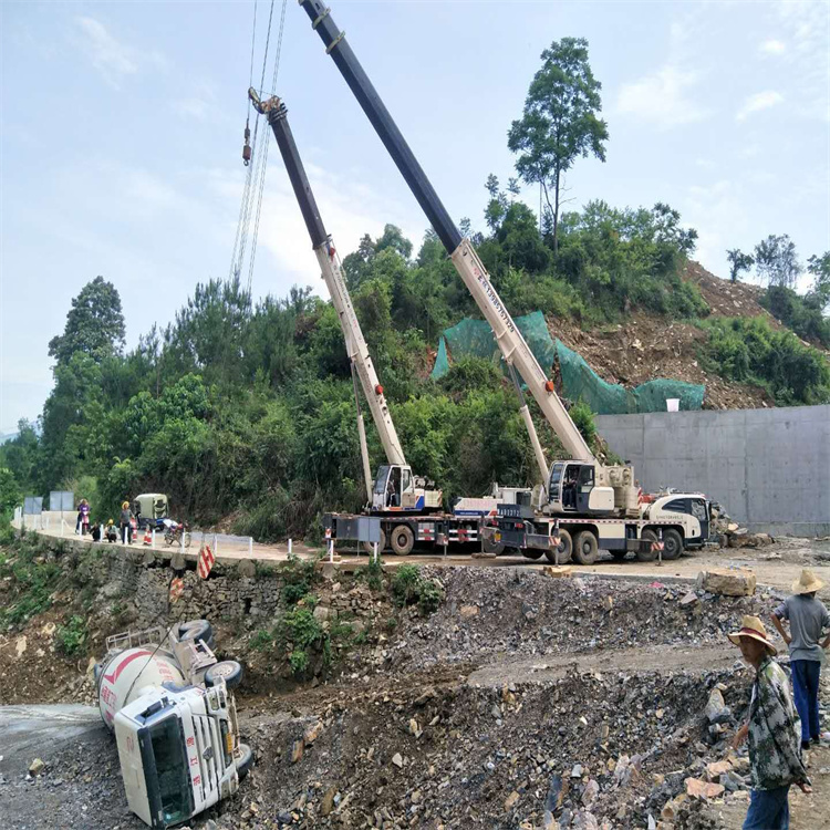 任丘汽车掉沟里叫吊车救援要多少钱
